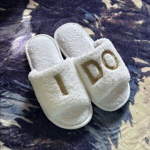 Dearfoam White Fuzzy 'I DO' Slippers